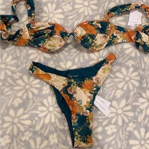 Bydee bikini top and bottom size small.